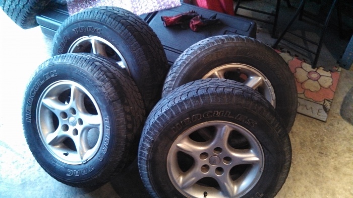 4 - 16'' Jeep wheels w/tires-img_20131010_155238_166.jpg