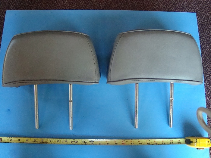 Headrests  Grey Leather-dsc03890.jpg