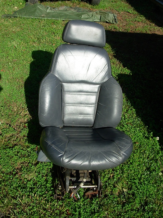 89 PS Grey leather bucket seat-dscn1086.jpg