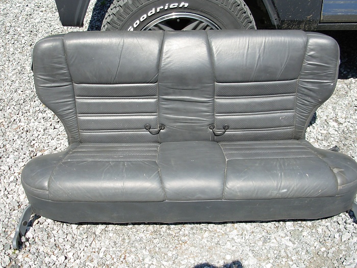 89 PS Grey leather bucket seat-dscn1026.jpg