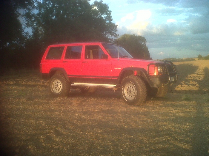 Didn't expect it but it's mine now...-xj-new-pics-after-lift-tyres-076.jpg